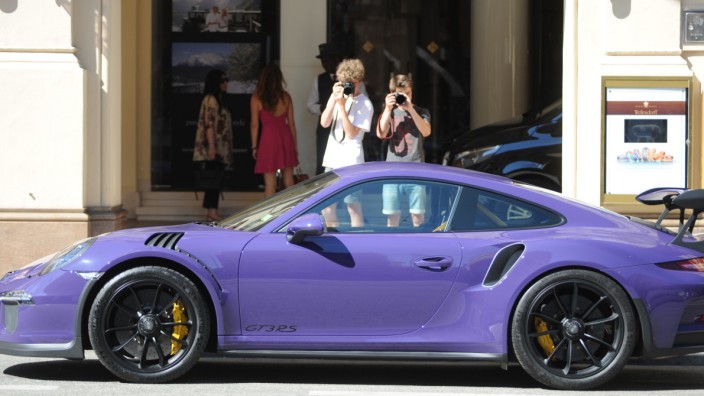 Hobby: Auch dieser auffällige Porsche kommt natürlich vor die Linse. Je seltener die Autos sind, desto beliebter sind die Fotos.