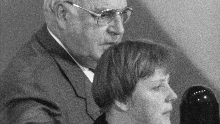 Helmut Kohl und Angela Merkel, 1994