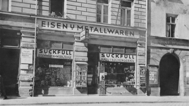 Suckfüll Eisen- und Haushaltswaren, Türkenstraße 31 München, Aufnahme um 1934
