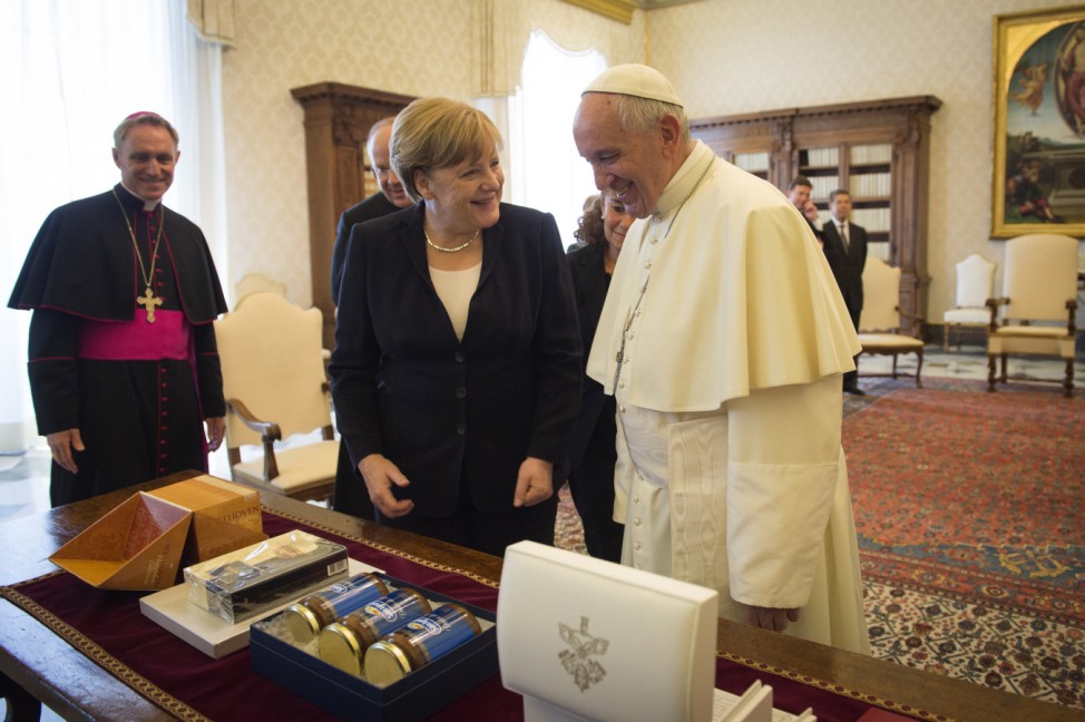 Papst Franziskus empfängt Merkel zu Privataudienz