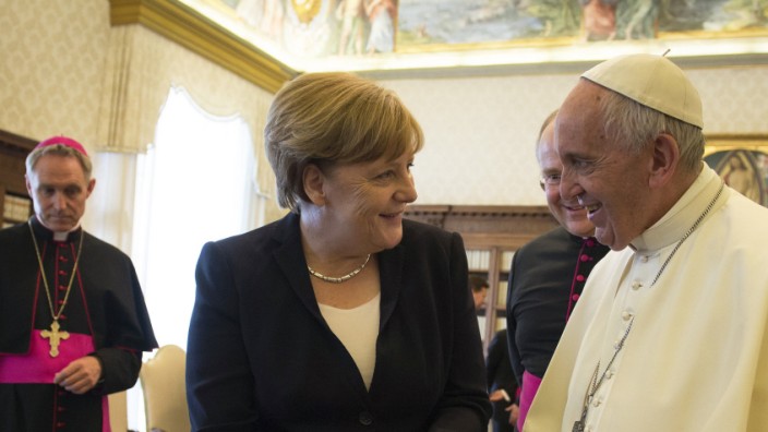 Papst Franziskus empfängt Merkel zu Privataudienz