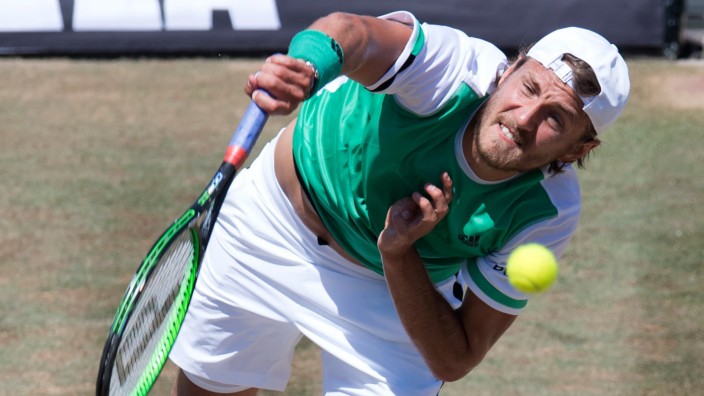 Stuttgarter Tennisturnier: Turniersieger mit Wild Card: Der Franzose Lucas Pouille bezwingt im Finale Feliciano Lopez (Spanien).