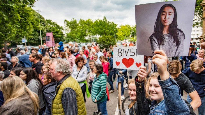 12 06 2017 DU Duisburg Schüler Eltern und Lehrer vom Steinbart Gymnasium demonstrieren für d