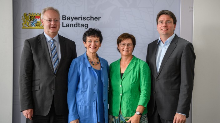 Oppositionsfraktionen präsentieren Fragenkatalog zum Bayern-Ei