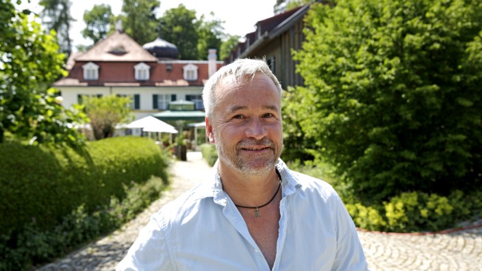 Nachhaltigkeit: Im Biohotel Oberambach stellt der Münsinger Schauspieler Thomas Darchinger alle drei Monate Menschen und Projekte vor, die die Welt besser machen. Aufzeichnungen der Gespräche gibt es im Internet.