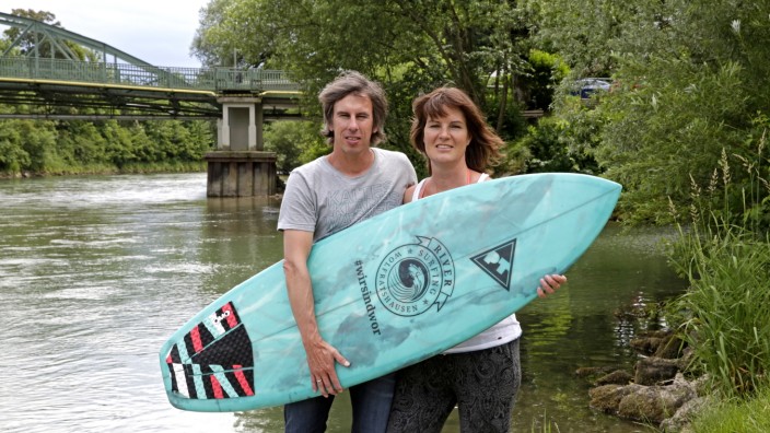 Trendsport: Dürfen sich freuen: Stefanie und Marcus Kastner, die Initiatoren der Surfwelle.