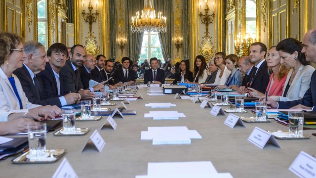 Frankreich: Zweiter Neuanfang im Elysée: Präsident Macron samt Regierung.