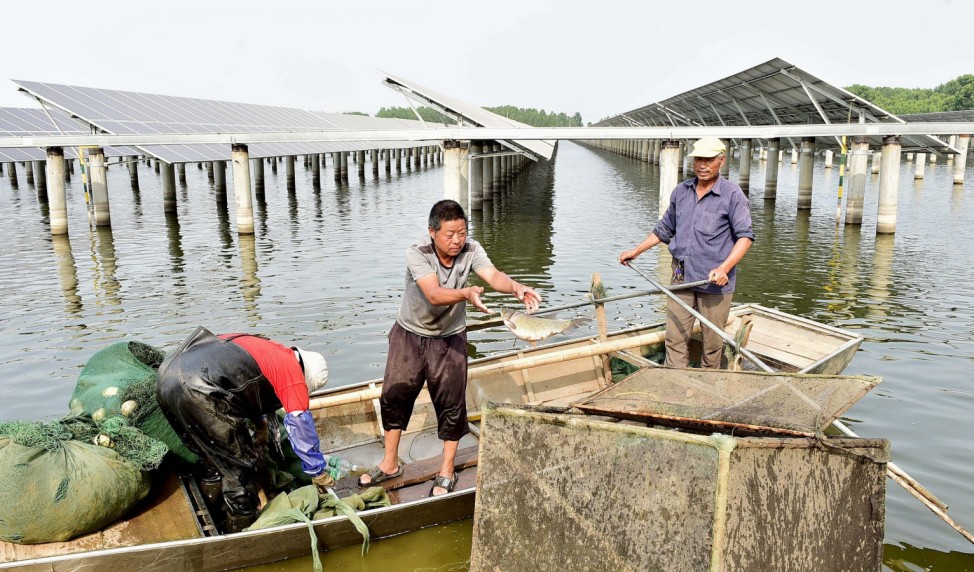 Solarstromanlage über Fischereigebiet