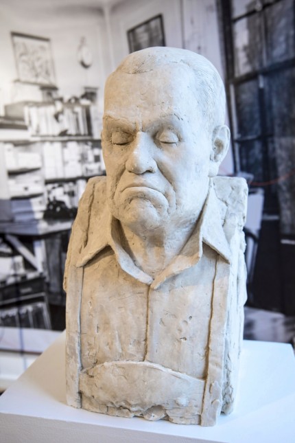 Zum 50. Todestag des Schriftstellers: Muffig wirkt der Gesichtsausdruck des Schriftstellers Oskar Maria Graf auf der Büste des Starnberger Bildhauers Max Wagner.