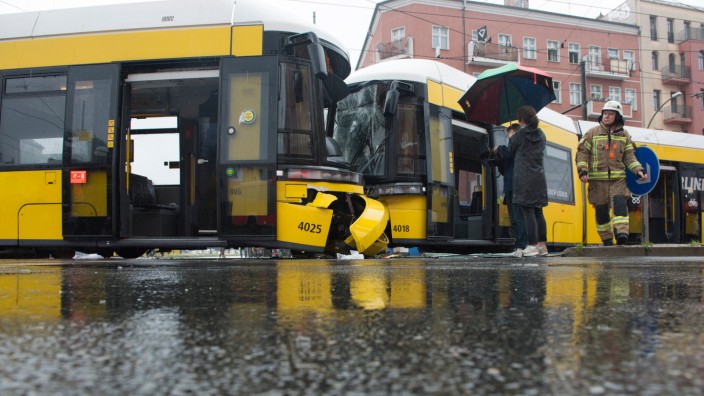 Mehrere Verletzte bei Straßenbahn-Unfall in Berlin