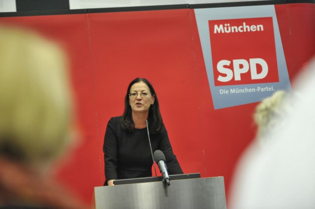 Claudia Tausend auf Parteitag der SPD München, 2016