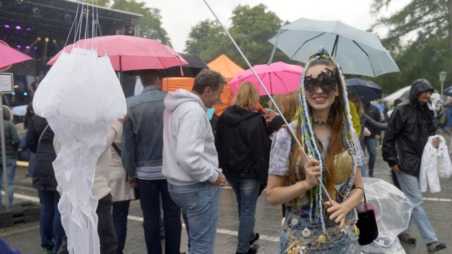 Eröffnung des Zamma-Festivals: Die Kreativen trotzen am Sonntag dem Regen.