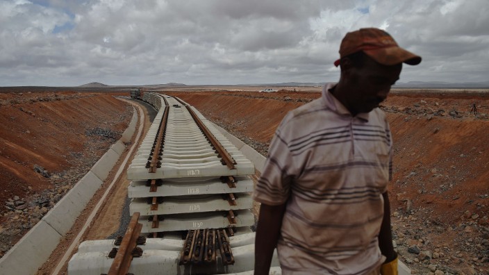Dschibuti: 2018 wurde die Zugstrecke eröffnet, erst für den Frachtverkehr - und dann auch bald wieder geschlossen, weil die Gleise unterspült waren. Der Personenverkehr kommt erst jetzt so richtig ins Rollen.