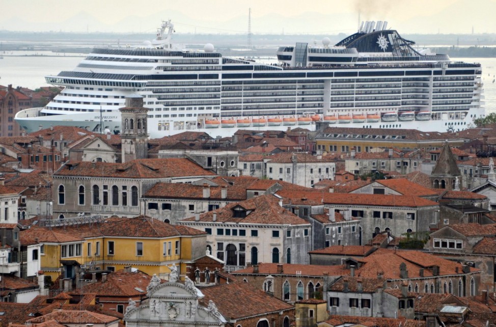 Reports say large Cruise Ships to be banned from Lagoon city Veni