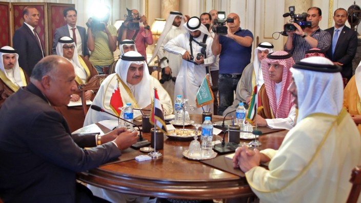 Golfkrise: Ringen um Antworten: die Außenminister arabischer Staaten bei ihrem Treffen in Kairo.