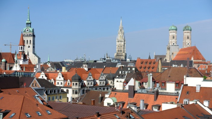 München: Die historische Altstadt mit Frauenkirche, Marienplatz und Altem Peter gehört zu den größten Sehenswürdigkeiten in München.