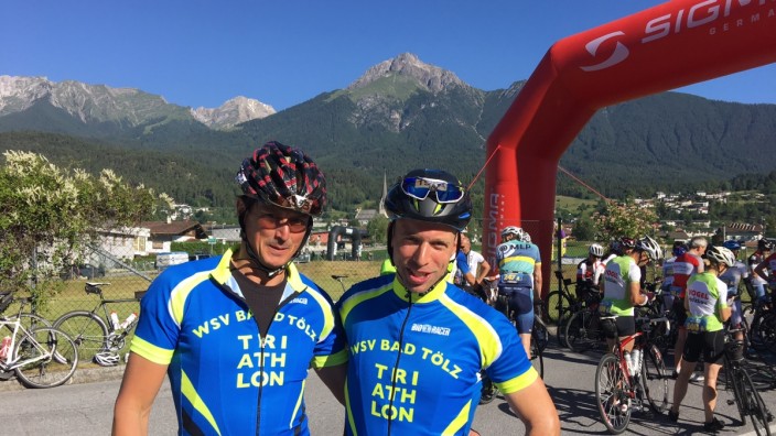 Mehr als 18000 Höhenmeter: Christian Willibald (links) und Martin Hausmann noch bei schönem Wetter auf der Tour Transalp.