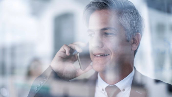 Businessman in office talking on the phone model released Symbolfoto property released PUBLICATIONxI