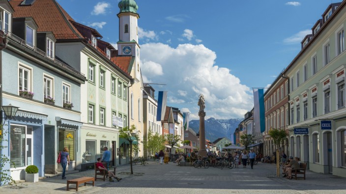 Mitten in Bayern: Der Obermarkt in Murnau.