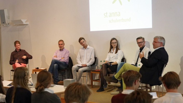 Herausforderung: Auf dem Podium (von links): Sebastian Haas, Klaus Ott, die Moderatoren Josef Wagner und Vivien Behling, Wolfgang Stefinger und Rainer Ohler.