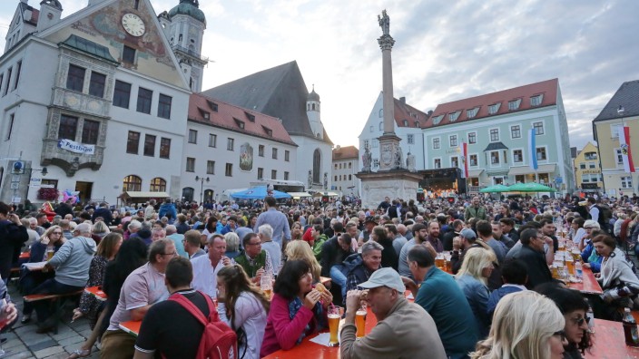 Freisinger Altstadtfest: Es war vielleicht ein bisschen frisch am Samstag, gefeiert wurde trotzdem.