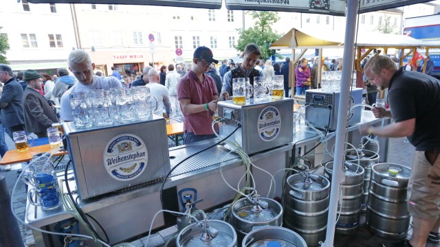 Freisinger Altstadtfest: Die Sportvereine haben wieder den Bierausschank organisiert.