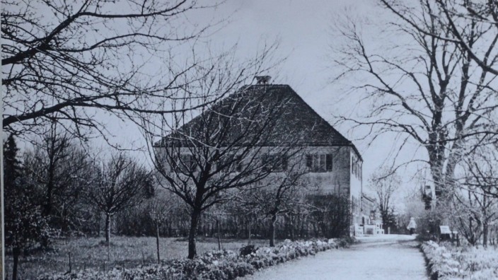 Künstler und Prinzessinnen: Die Obere Moosschwaige in Augustenfeld. Die Aufnahme des Gebäudes stammt aus dem Jahr 1920.