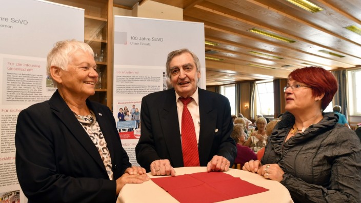 Erding: Die Vizepräsidentin des Bundesverbands Renate Falk, der Ortsvorsitzende Willi Scheib und die Landesvorsitzende Barbara Hölzel (von links)