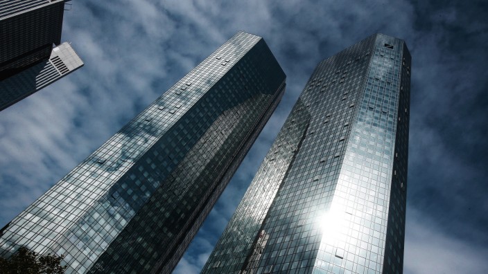 Konzernumbau: Die Deutsche Bank in Frankfurt: Einst die größte Bank der Welt, inzwischen aber ist die Konkurrenz davongezogen.