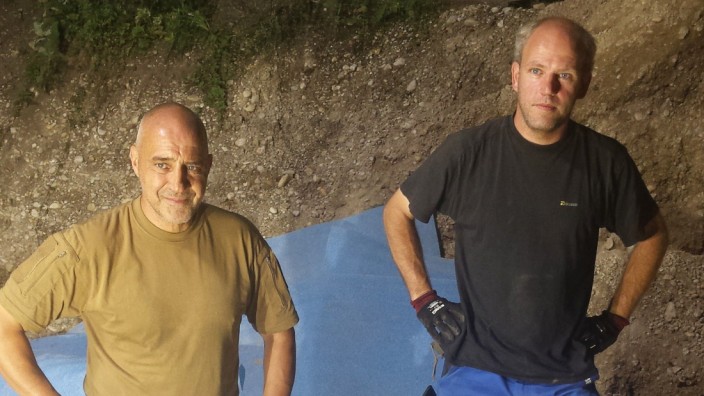 Bombenfund in Obermenzing: Mitarbeiter des Tages: Roger Flakowski (links) und Martin Radons vom Sprengkommando München der Firma Tauber.