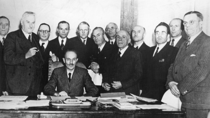 Wilhelm Hoegner und das erste Nachkriegskabinett in Bayern, 1945