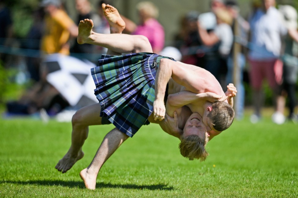 World's Best Caber Tossers Gather For The Inverary Highland Games