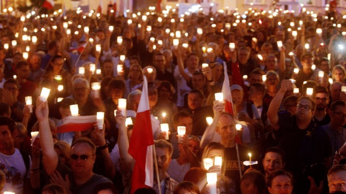 Polen: Tausende Polen demonstrieren gegen die Justizreform.