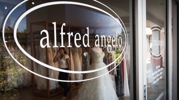July 13 2017 Boynton Beach Florida U S Delray based Alfred Angelo is closing all their store