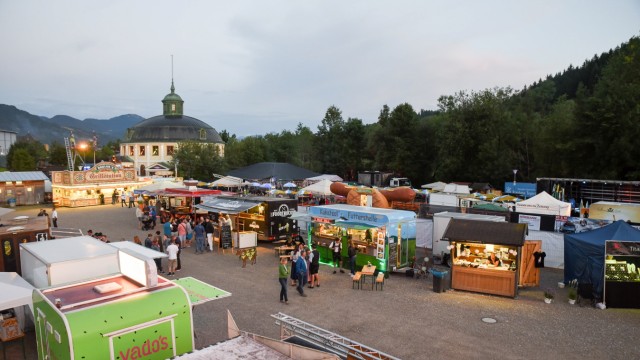 Tölzer Festival: Buntes Dorf auf Zeit: Das Summer Village lädt mit seinen Buden zum gemütlichen Schlendern ein