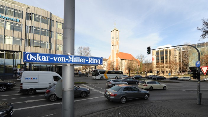 Maxvorstadt: Derzeit vor allem noch Verkehrsschneise: der Altstadtring vor der Maxvorstädter Markuskirche.
