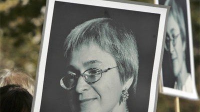 Politkowskaja-Prozess: Demonstranten mit Bildern der ermordeten Journalistin Anna Politikowskaja.