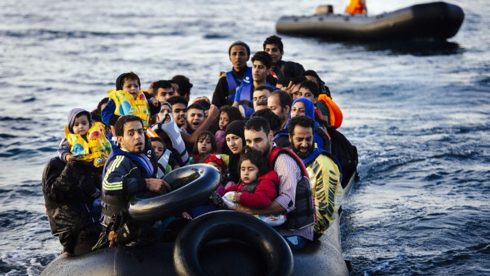 Prantls Blick: Flüchtlinge bei ihrer Ankunft im griechischen Lesbos, Spätsommer 2015.