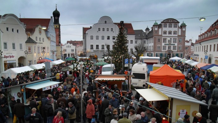Grafing: Der Weihnachtsmarkt wird bislang immer auf dem Grafinger Marktplatz abgehalten.