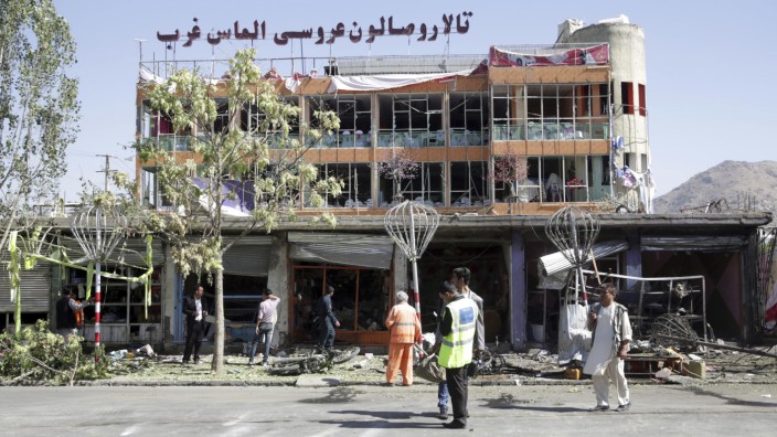 Afghanistan: Kabul am Montagmorgen: Ein Attentäter reißt mit einem Auto voller Sprengstoff mindestens 36 Menschen in den Tod.