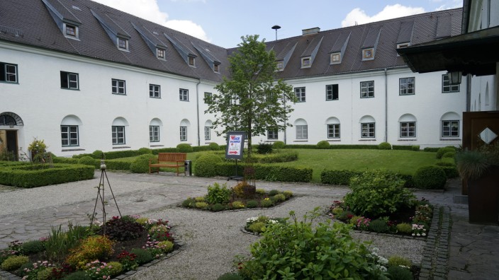 Oberschleißheim: Das Hans-Scherer-Haus in Mittenheim ist Sitz des Katholischen Männerfürsorgevereins, der in der Nachbarschaft eine Wohnsiedlung plant.