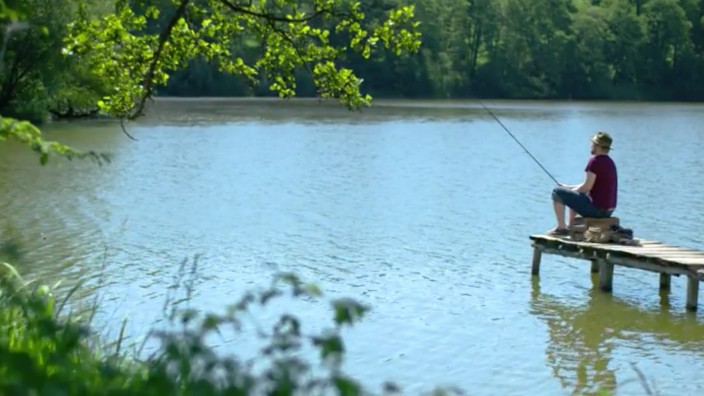 11. Fünfseen-Filmfestival: Den Angler als Werbefigur entdeckt: Der Trailer fürs Fünfseen-Festival.