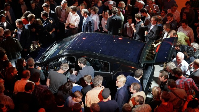 Alternative Antriebe: 700 Gäste bestaunten den Kompaktvan Sion mit seinen Solarzellen auf Dach, Motorhaube und Seitentüren.