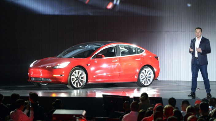 Vorstellung des Tesla-Fahrzeugs Model 3