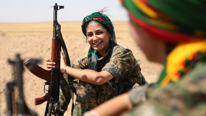 Kurden: Die Türkei stuft sie als Terrororganisation ein, als syrischen Ableger der kurdischen PKK. Die Nato-Partner hingegen haben die kurdische YPG als verlässlichen Partner wahrgenommen: YPG-Kämpferinnen im Nordosten Syriens.