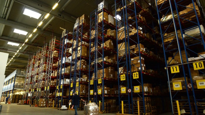Geringster Wert im Agenturbezirk: Die Logistikbranche in der Region - hier ein Blick ins riesige Hochregallager der Firma ITG in Schwaig - hat noch viel freie Stellen zu bieten.