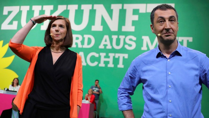 FILE PHOTO -Top candidates Goering-Eckardt and Oezdemir of Germany's environmental Greens party gesture during a party congress in Berlin