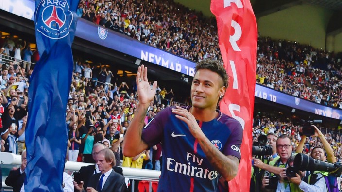 Paris Saint-Germain: Neymar ist bei Paris Saint-Germain angekommen. Doch weshalb eigentlich?