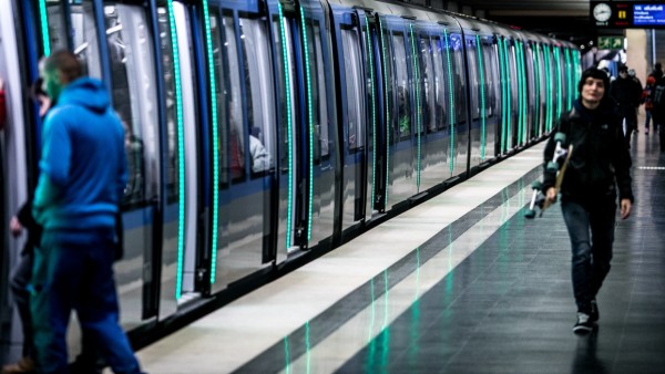 Neue U-Bahn mit Türbeleuchtung in München, 2016