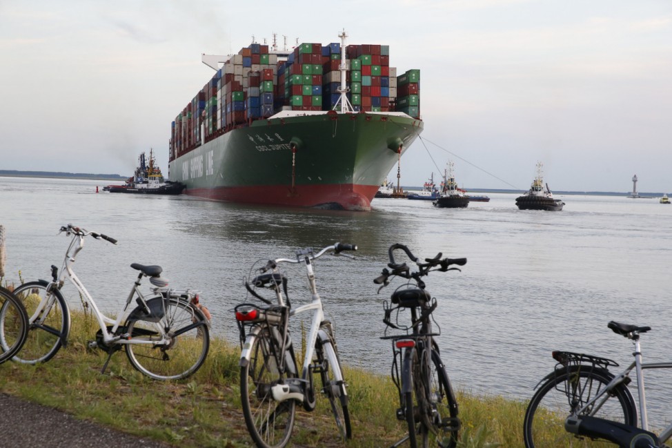 Containerschiff blockiert Zufahrt zum Hafen von Antwerpen